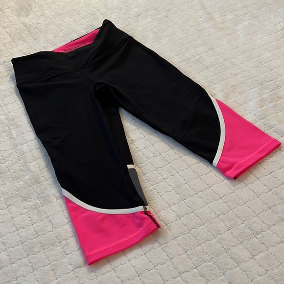 Victoria’s Secret Capri leggings - Picture 2 of 5